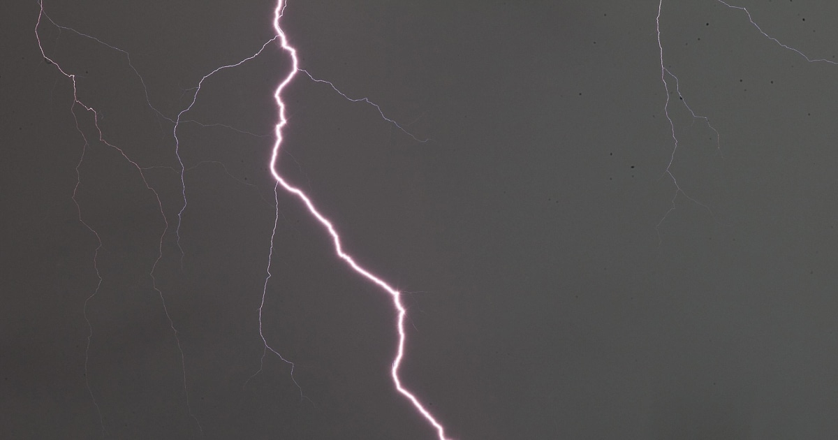 Lightning Strikes Christ Statue in Rio, Chips Thumb
