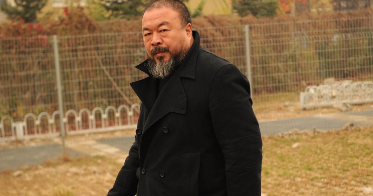 #Gunleg: Chinese Artist Ai Weiwei Sparks New Social Media Meme