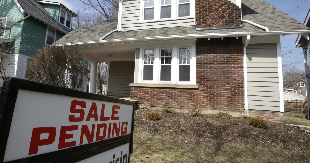 Home Sales Drop for Eighth Straight Month