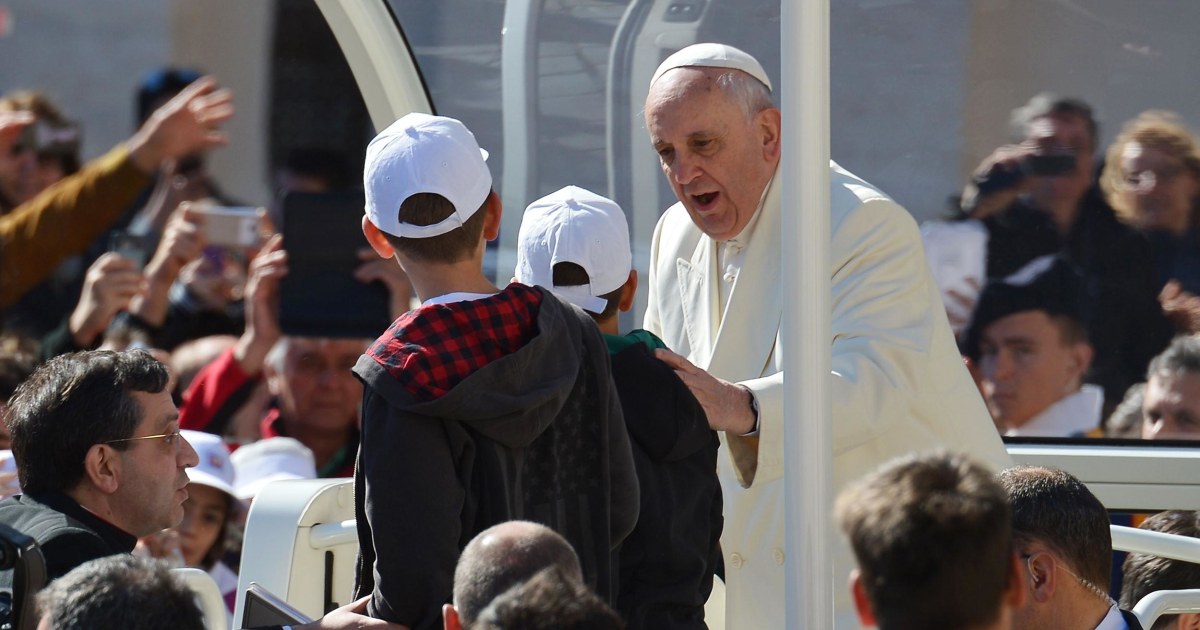 Pope asks kids to hop in popemobile