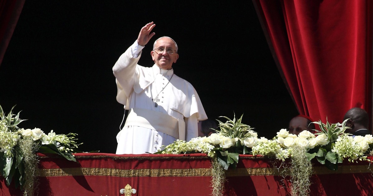 Pope's Easter Prayer Is for Peace in Ukraine and Syria