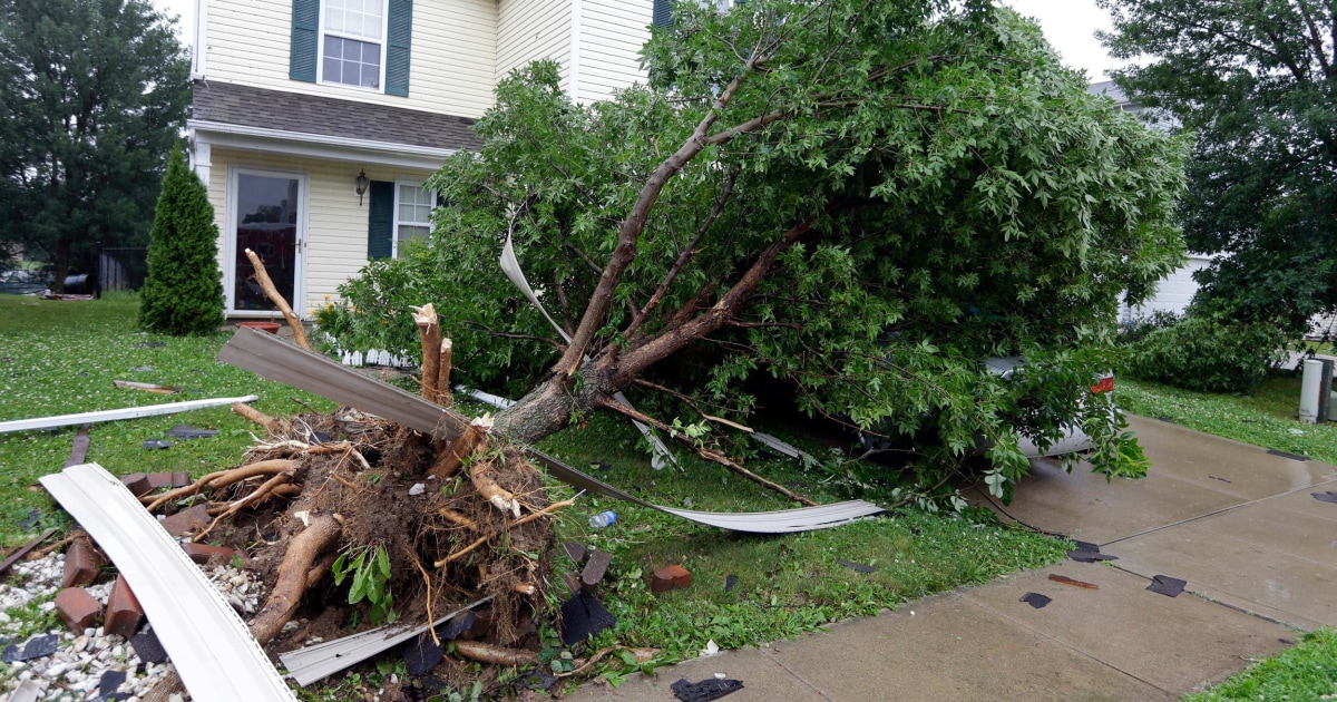 Destructive Indianapolis Tornado Forces Residents to Flee