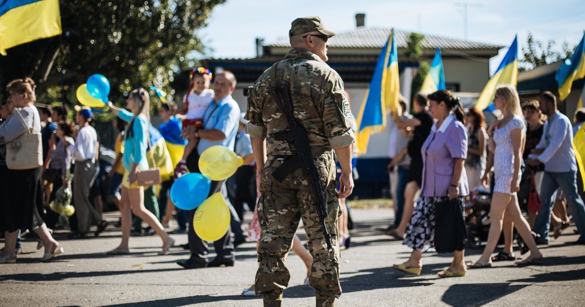 Ukraine Defiant on National Day as Rebels Parade Captives