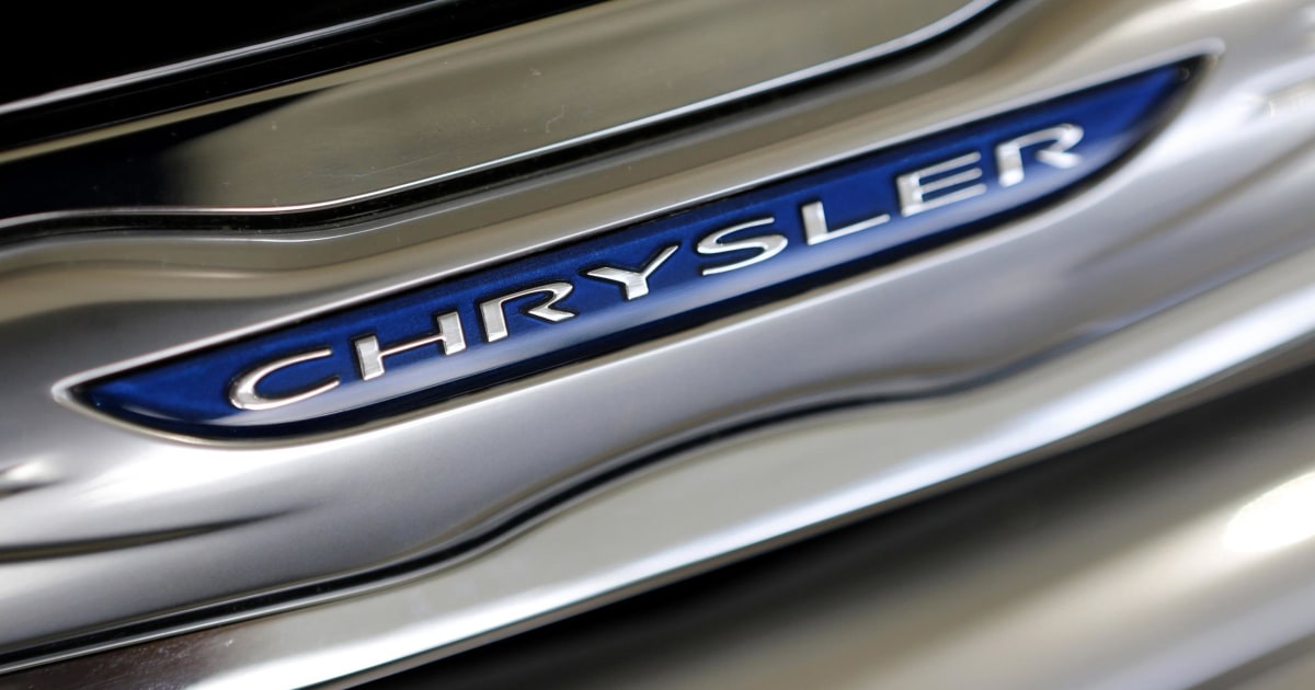 Chrysler Recalls More Than 900k Vehicles Globally