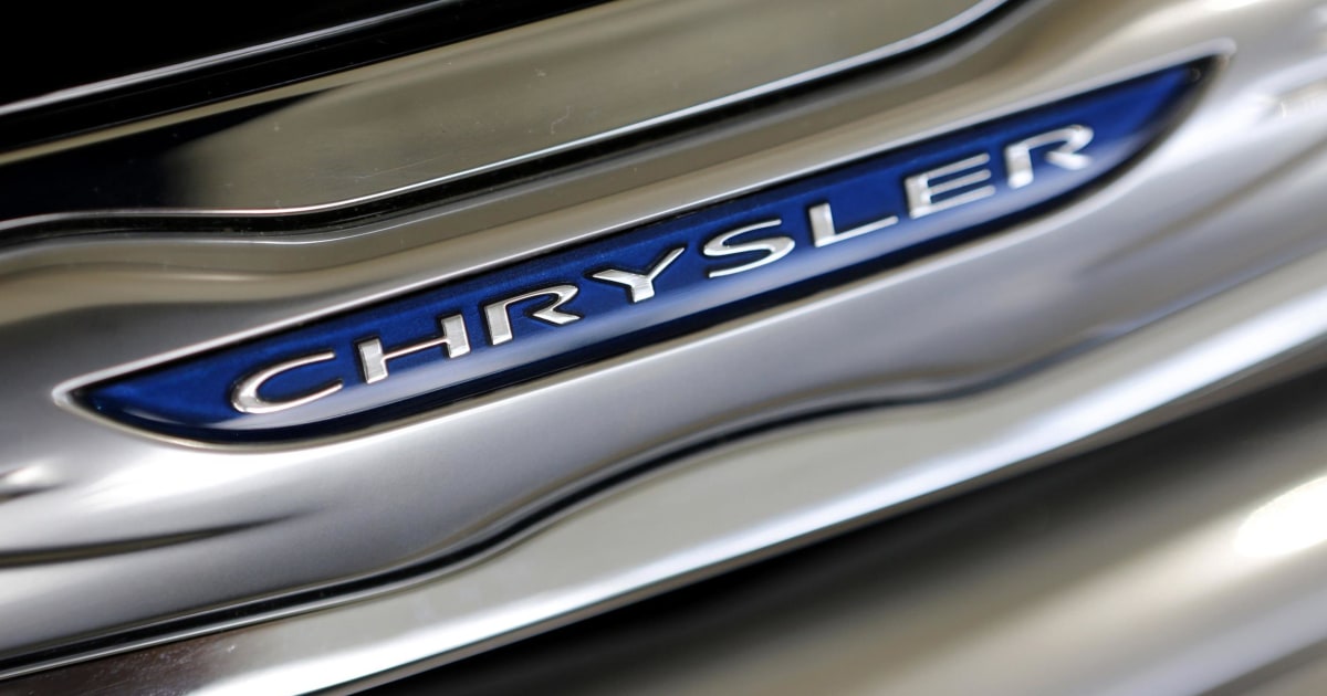 Chrysler Recalls More Than 900K Vehicles Globally