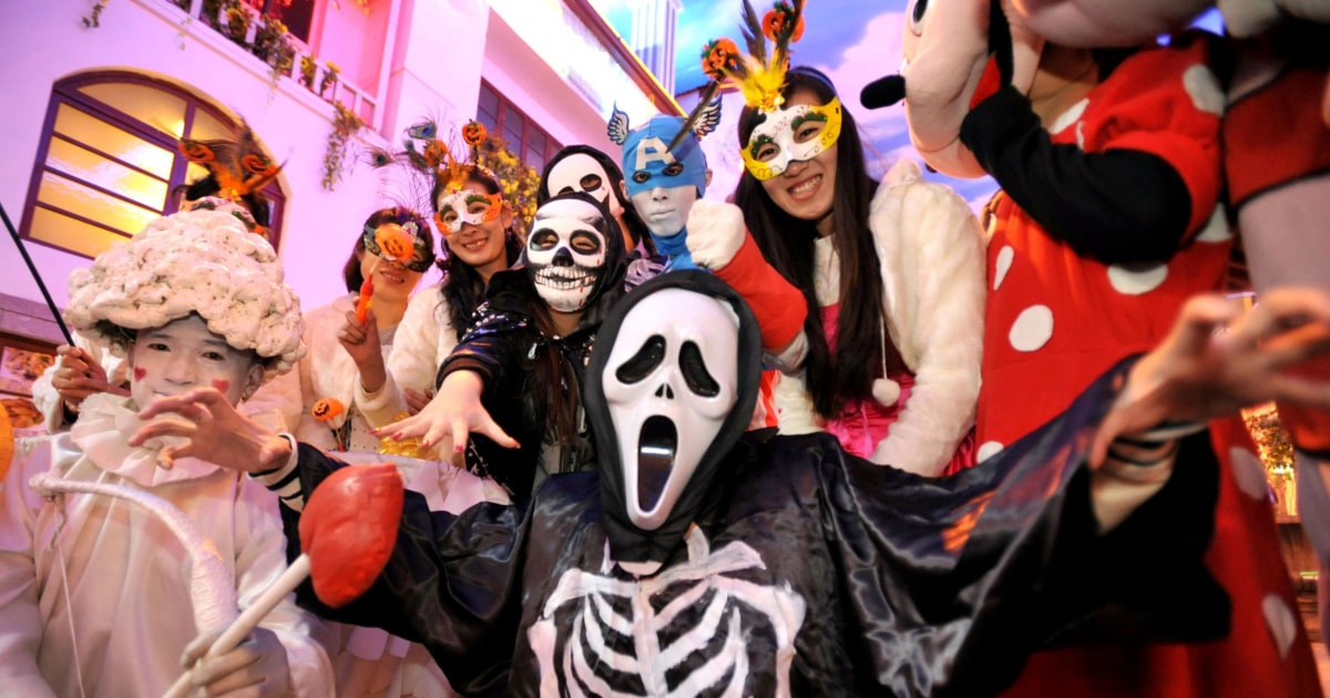 Halloween Costumes Banned on Beijing Subway by China Police