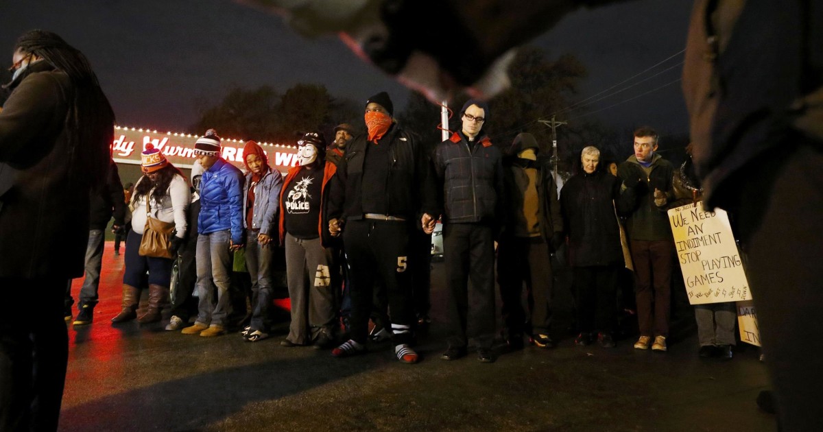 Ferguson Grand Jury to Announce Decision on Michael Brown Shooting Today