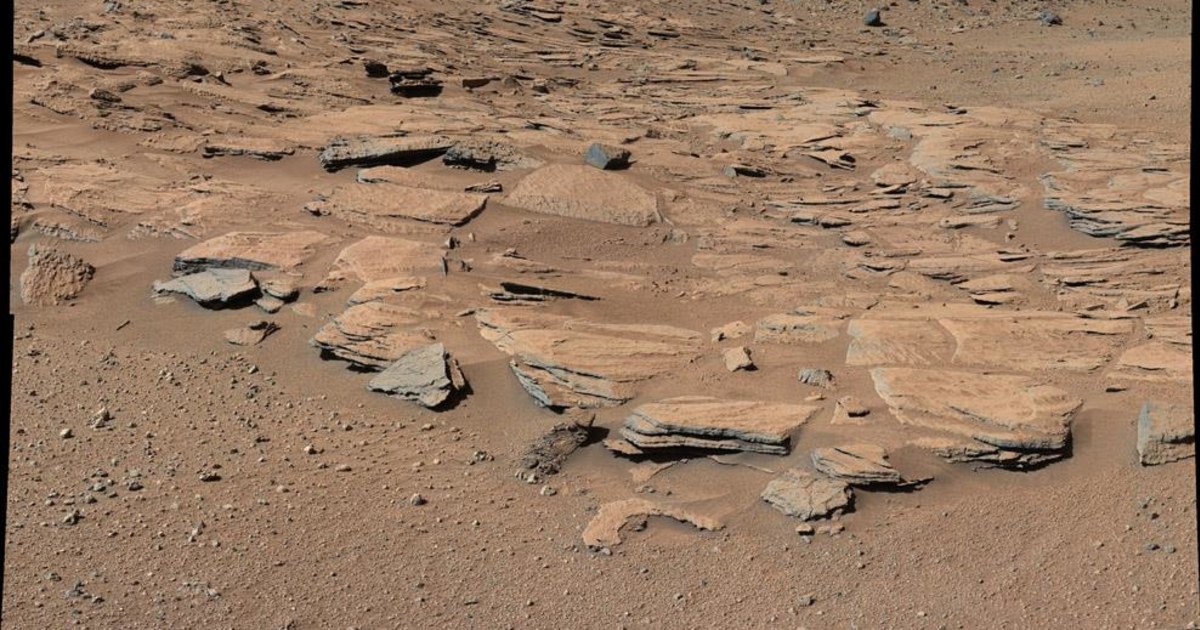 Mars Curiosity Rover Finds Clues to Genesis of Ancient Lake and Peak