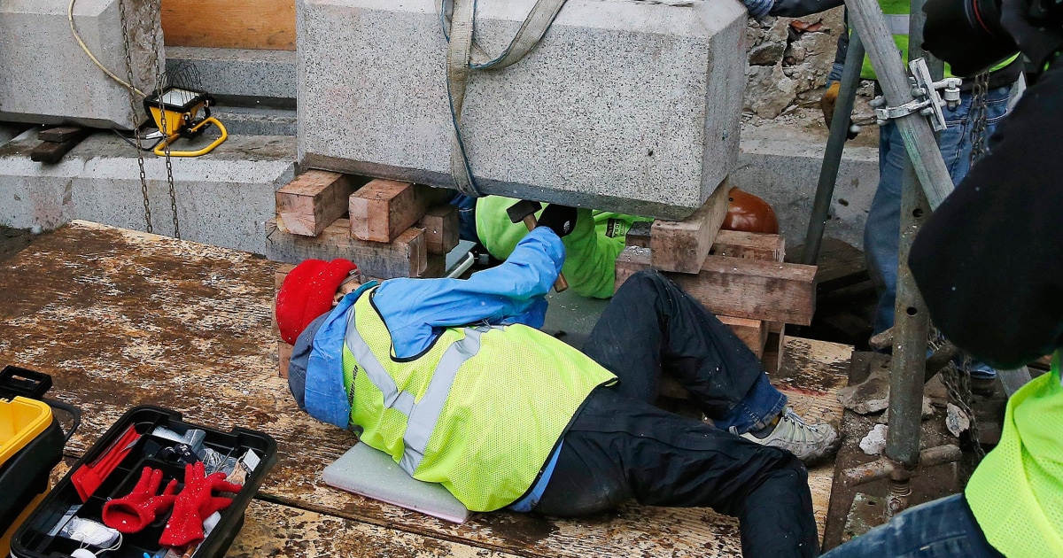 Crew Discovers CenturiesOld Time Capsule in Boston