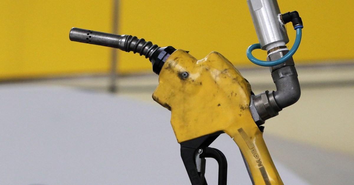 Oil Drops Below 59 for First Time Since 2009