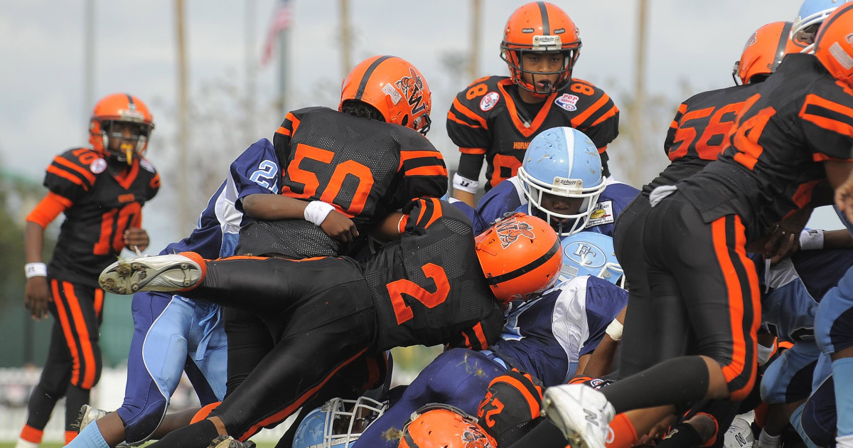 Youth Football May Factor into Memory Lapses in NFL Vets Study