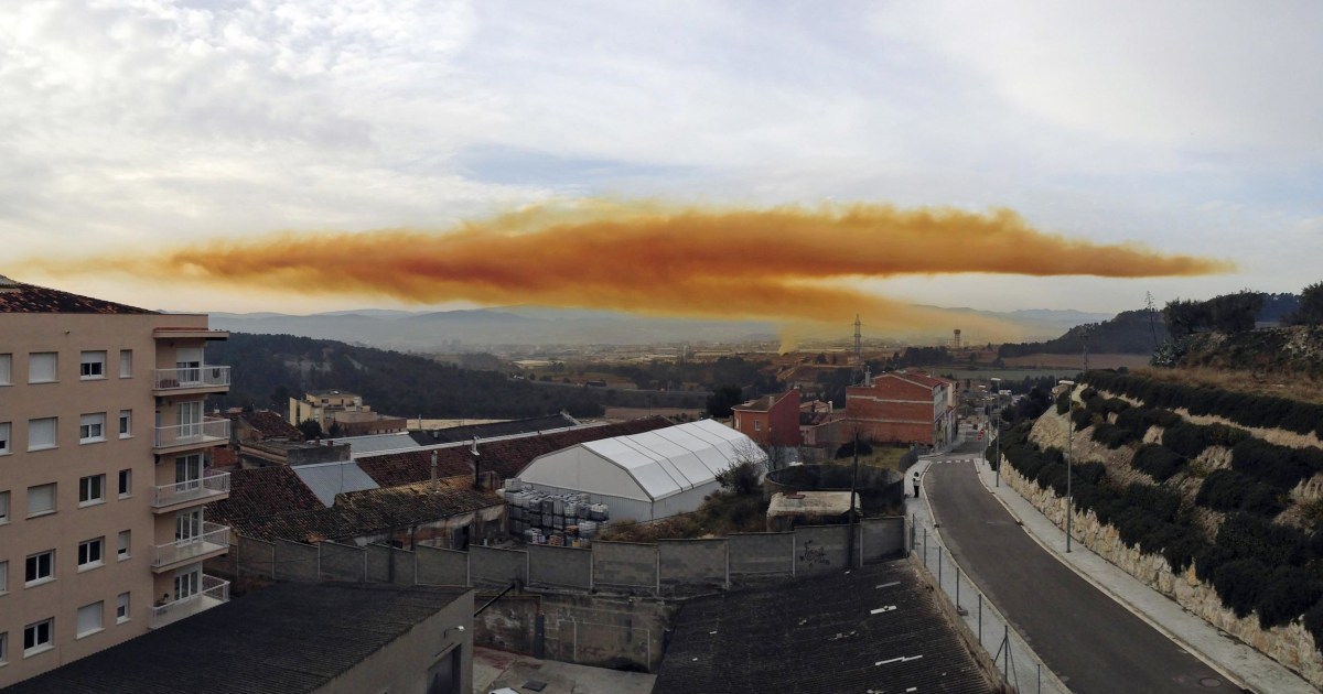 Giant Toxic Cloud Hangs Over Spanish Town After Explosion