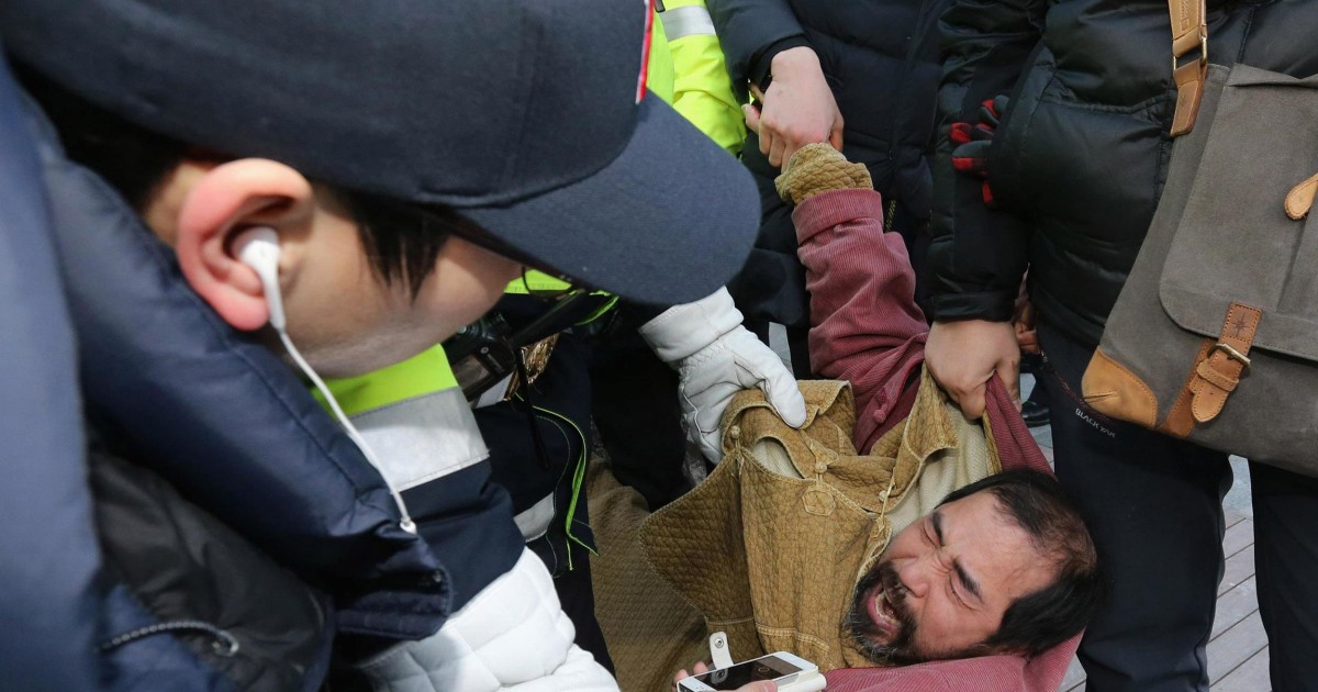 U.S. Ambassador Mark Lippert Attacked in Seoul, Assailant Detained