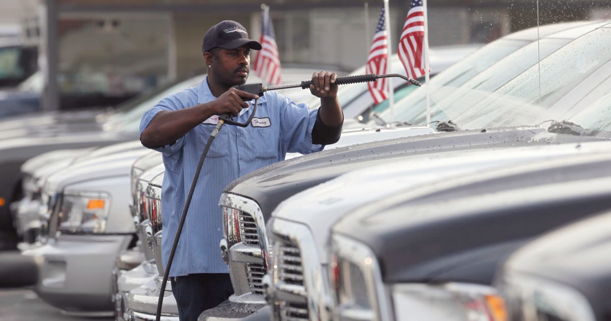 chrysler-to-offer-free-college-for-all-dealership-employees