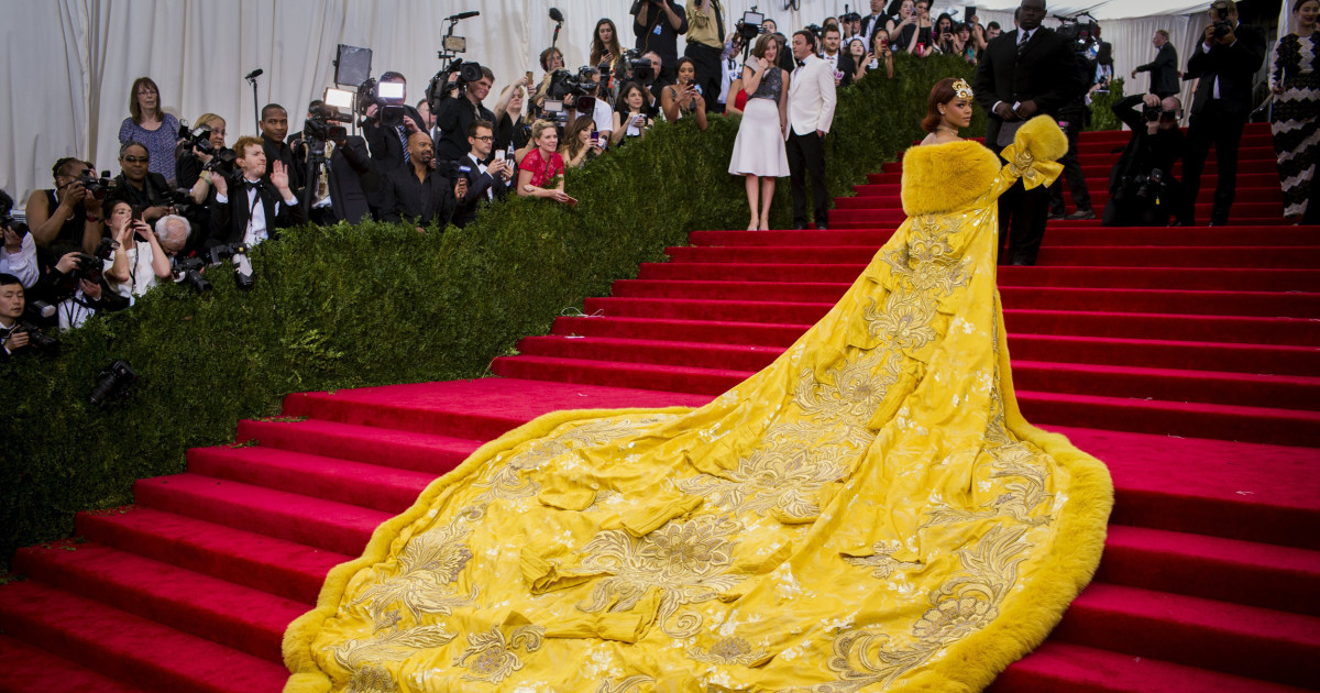 Stars Strut Their Stuff at Met Gala Red Carpet