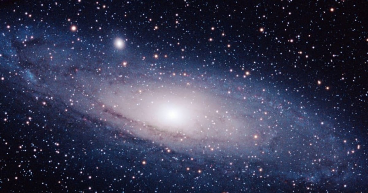 Hubble Scientists Map a Massive Halo of Gas Around Andromeda Galaxy