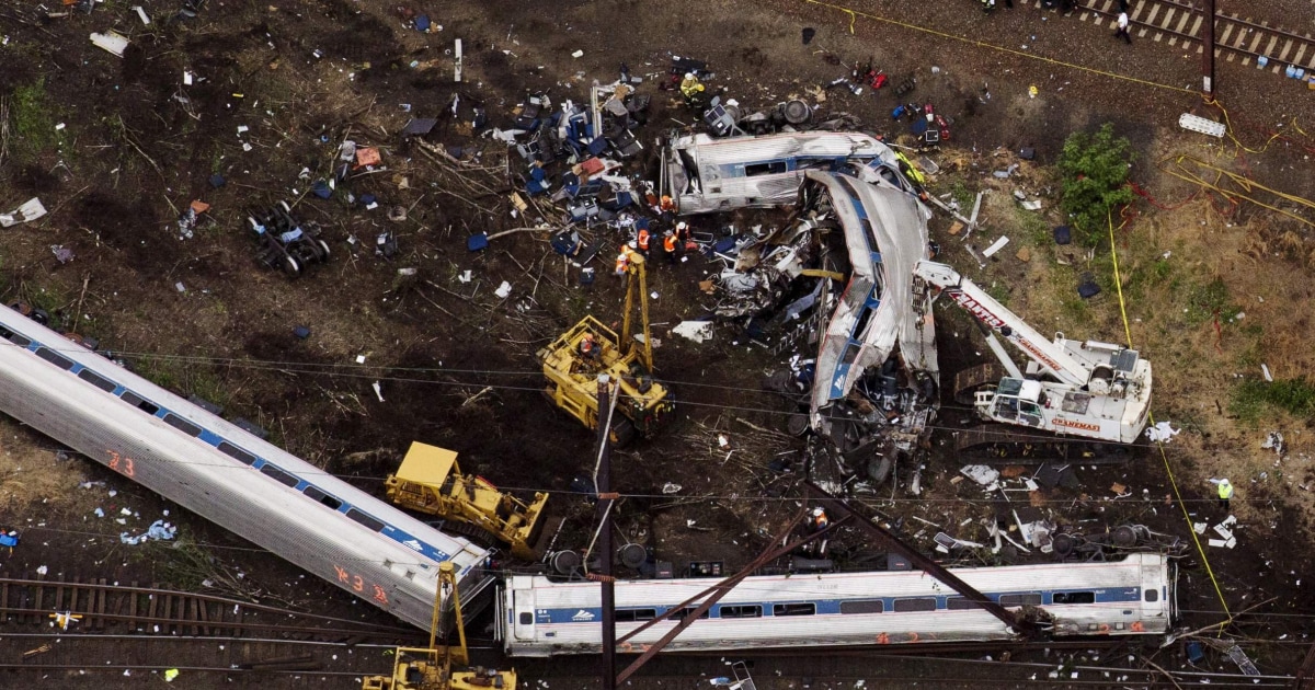 Amtrak Crash: No Sign Engineer Was Using Phone While Operating Train 