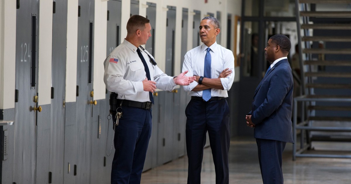 Obama Lock In Obama Visits Prison in Push for Reform