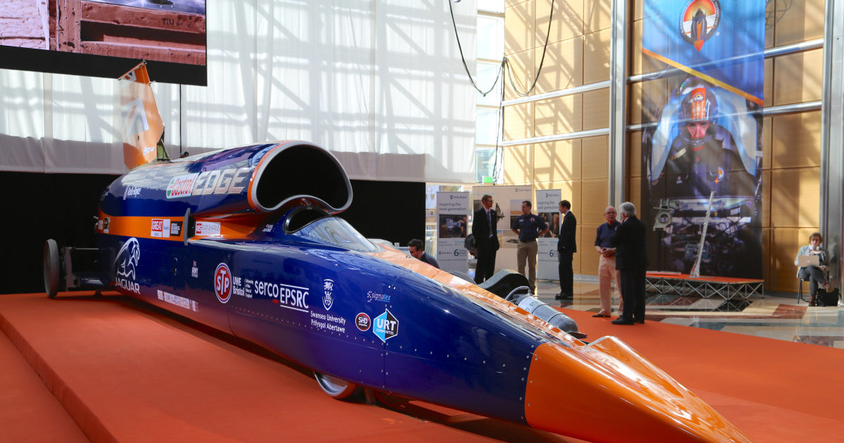 1,000 MPH? Bloodhound Supersonic Car Goes on Display in London