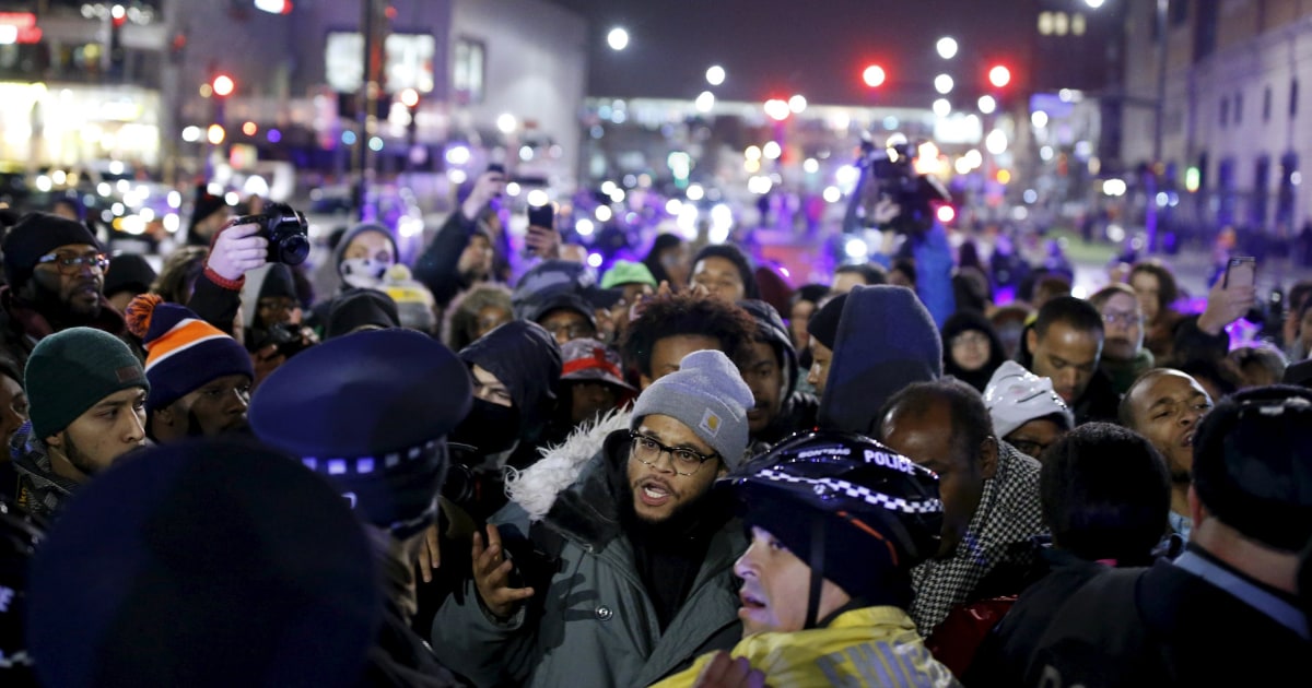 Protesters Block Chicago Streets Over Video of Laquan McDonald's Killing