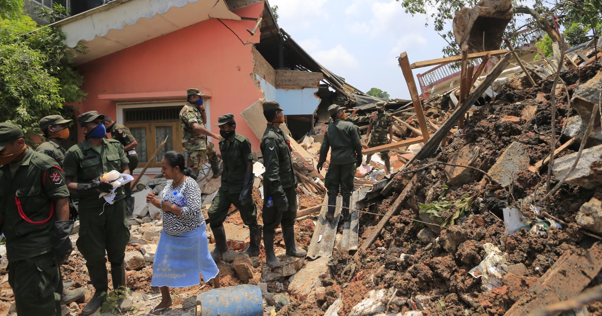 Sri Lanka Garbage Dump Disaster 100 Feared Dead After Trash Pile Collapse