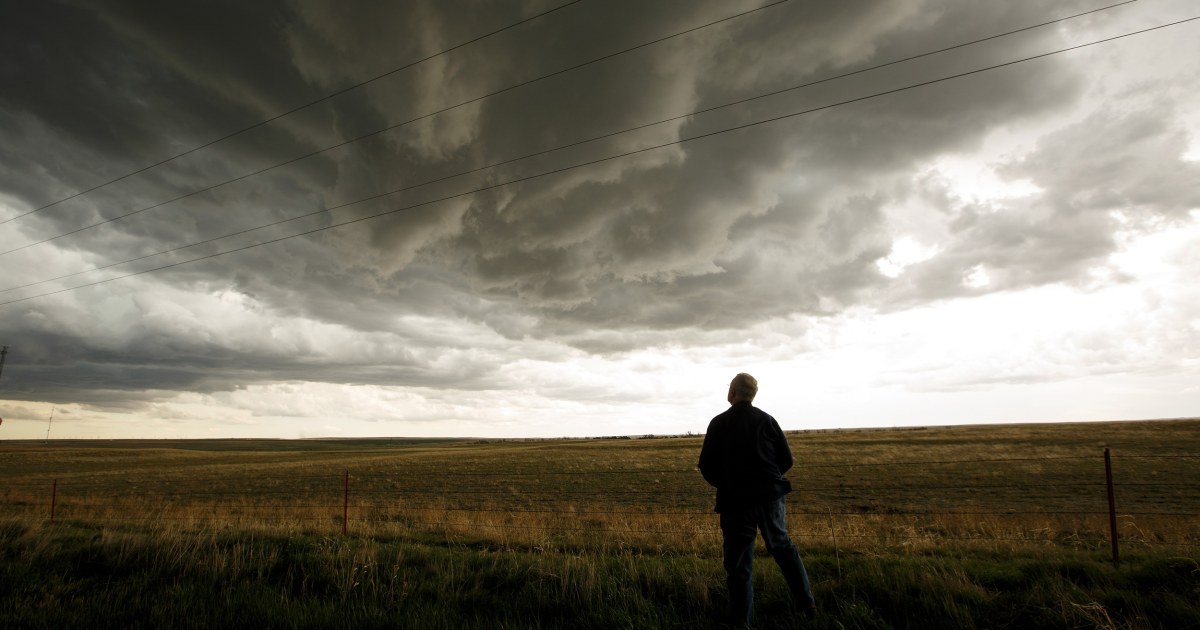 Stormchasers Hunt Tornadoes for Science