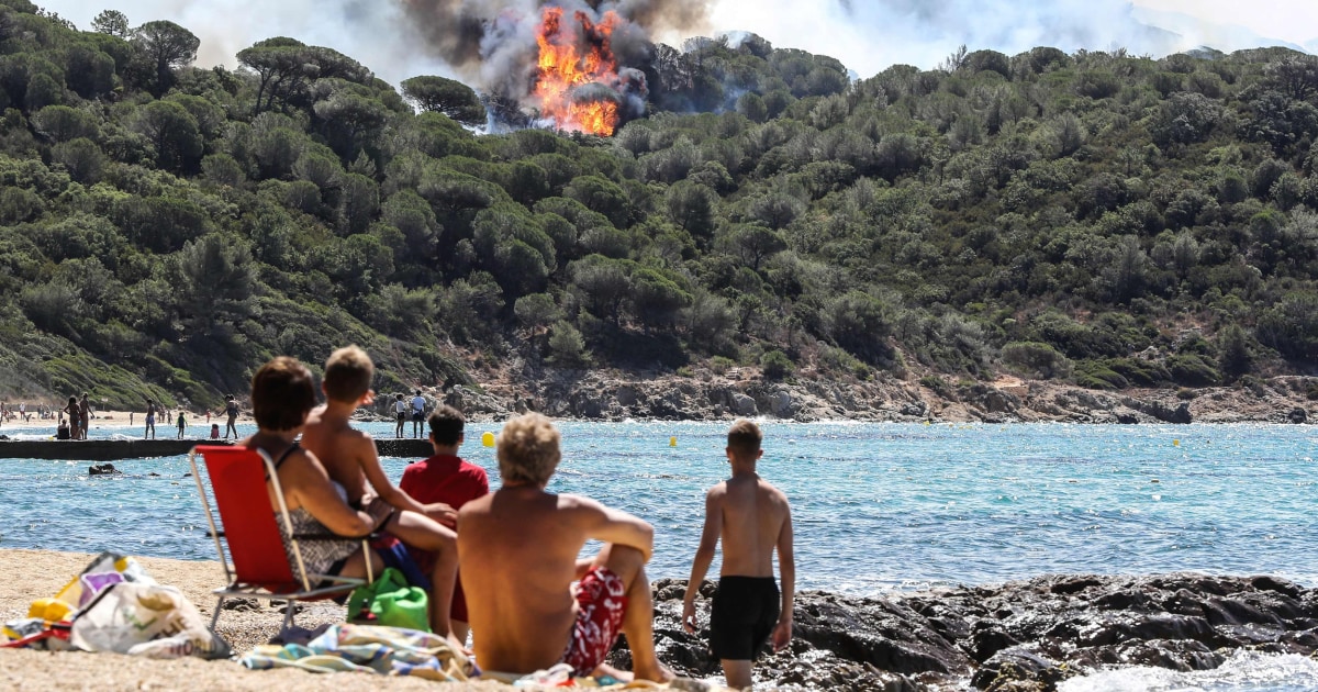 Sunbathers watch from beach as wildfires burn in French Riviera