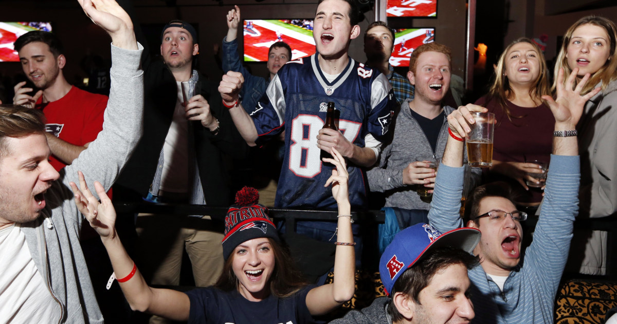 Where Sports Bars Can Find Football Games Online