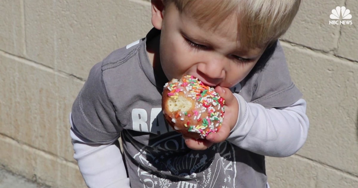 For 45 Years Southern California s Donut Man Has Drawn Crowds On for-45-years-southern-california-s-donut-man-has-drawn-crowds-on