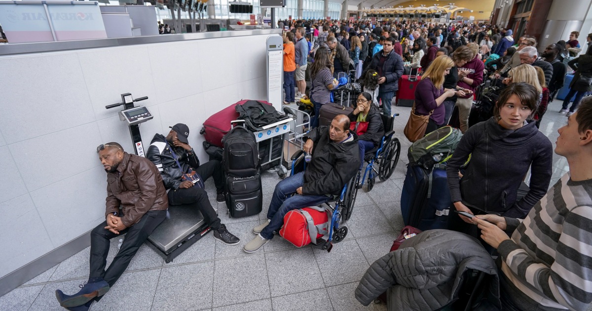Atlanta airport loses power, trapping travelers in planes and terminals