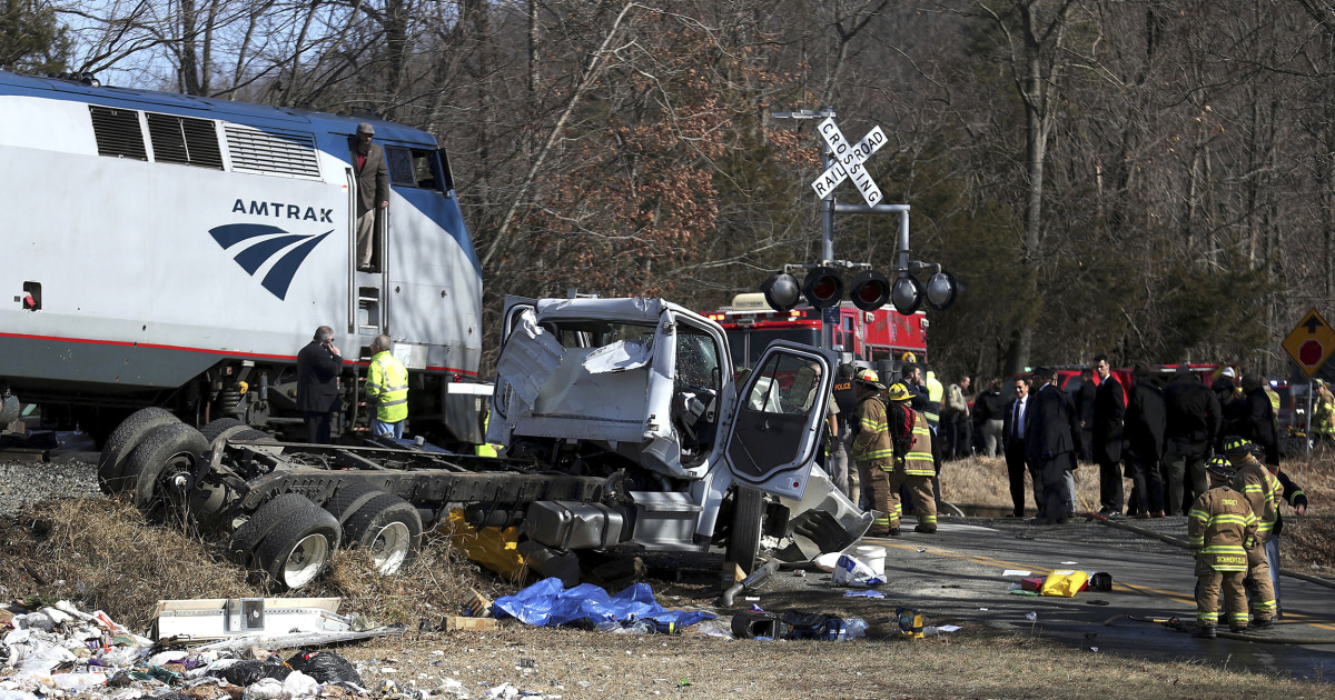 Train carrying GOP lawmakers to retreat hits trash truck, one dead