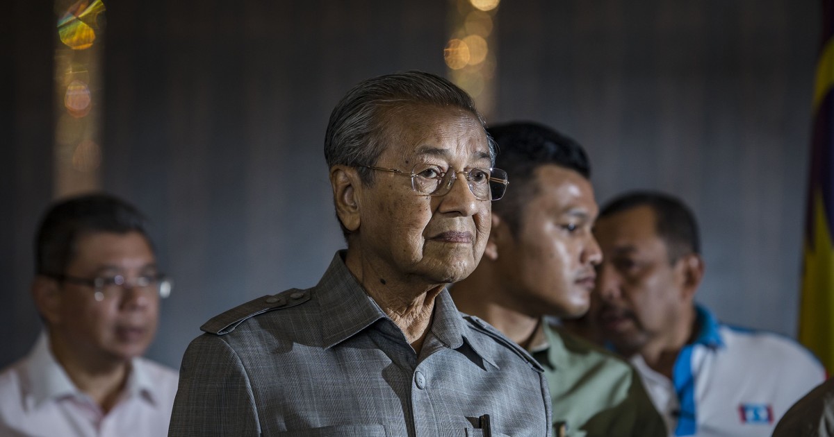 Mahathir Mohamad, 92, poised to lead Malaysia again after unexpected
