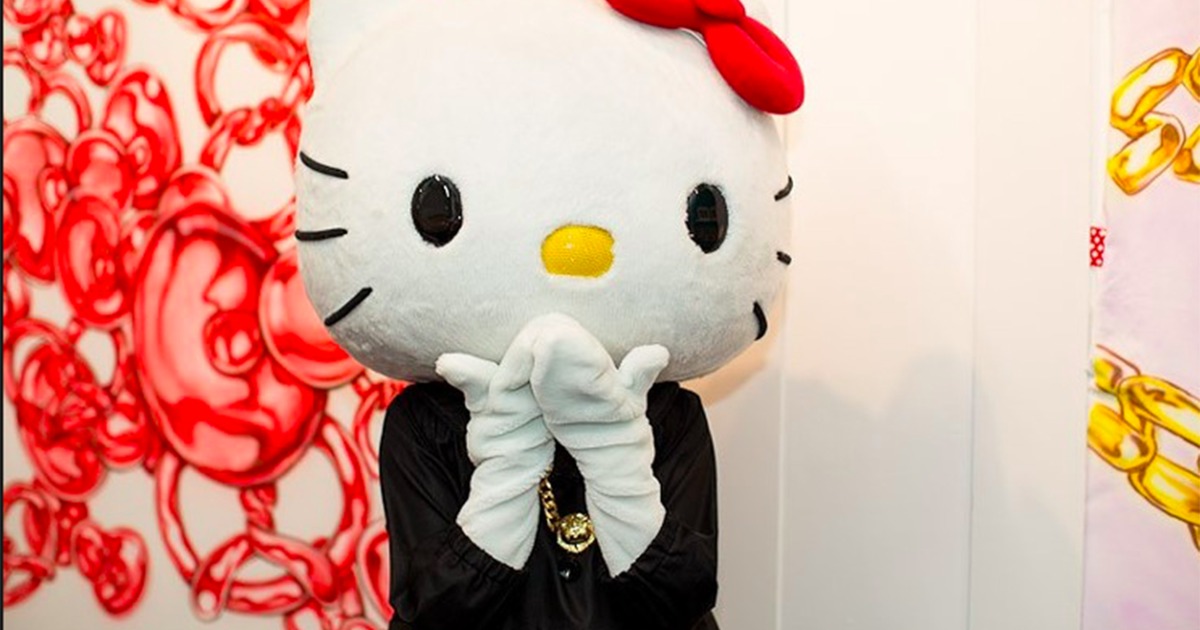 HELLO KITTY MINI COIN PURSE, Women's Fashion, Bags & Wallets, Wallets &  Card holders on Carousell