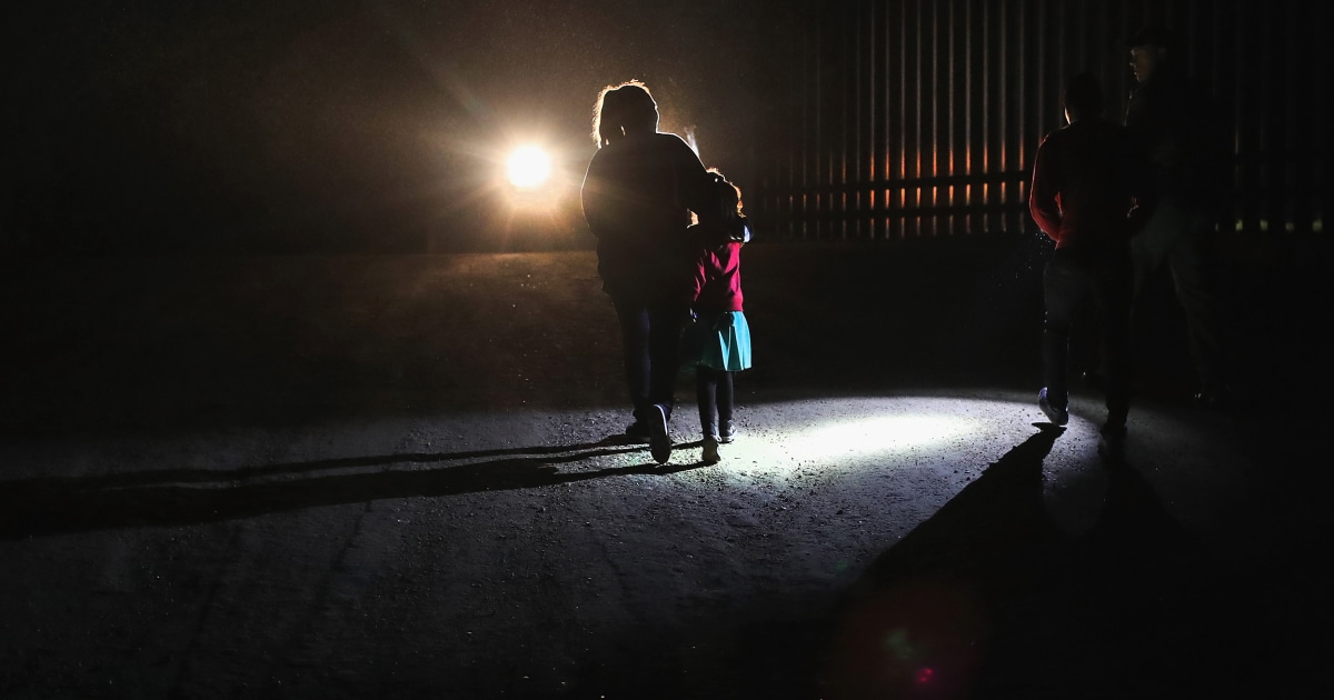 Hundreds of migrant kids separated from parents are stuck at border ...
