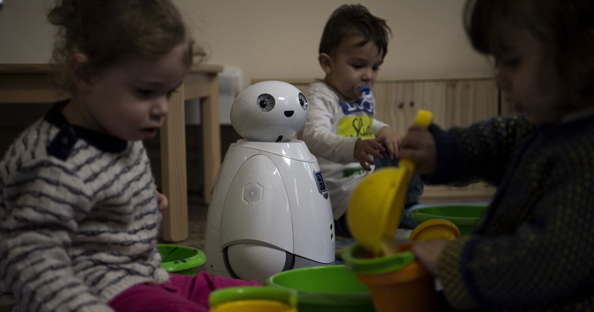 https://media-cldnry.s-nbcnews.com/image/upload/t_nbcnews-fp-1200-630,f_auto,q_auto:best/newscms/2018_31/2516656/80118-children-play-robots-paris-dk-1153.jpg