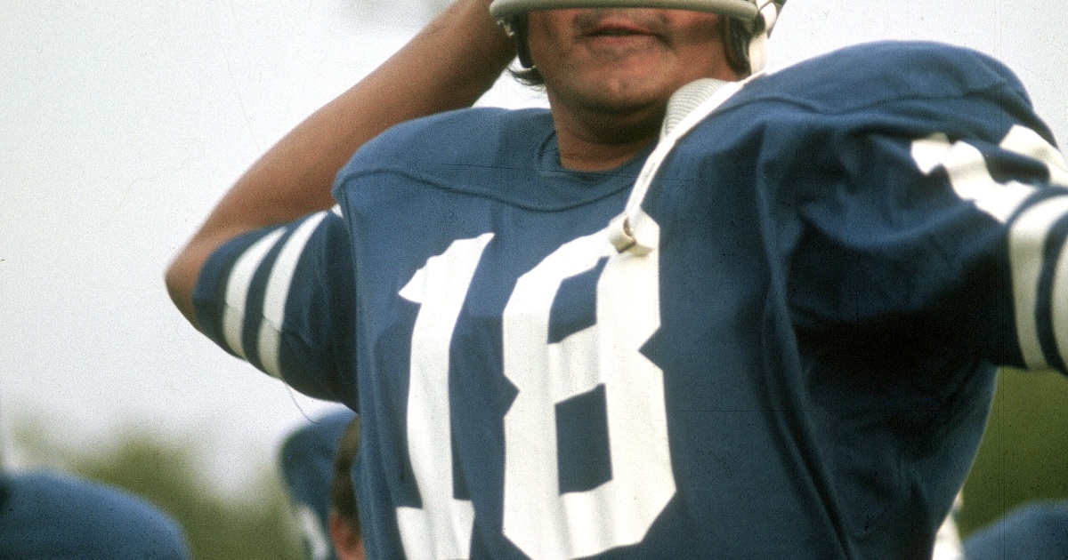 Roman Gabriel of the Philadelphia Eagles warms up prior to the