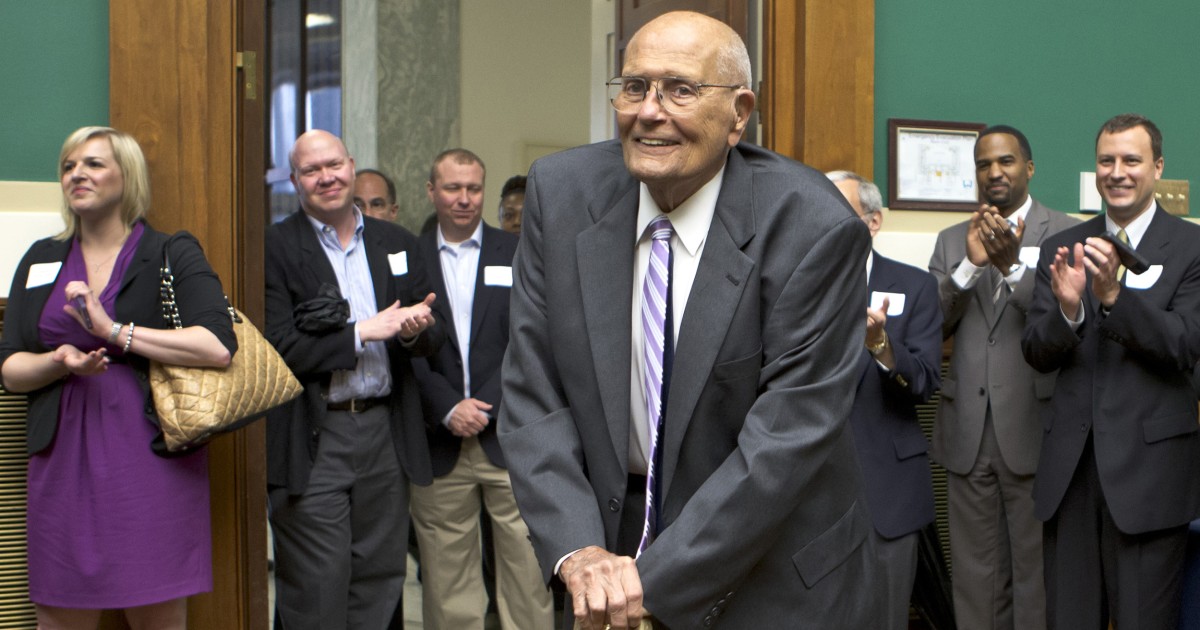 In or out of the House, John Dingell was at home on Twitter