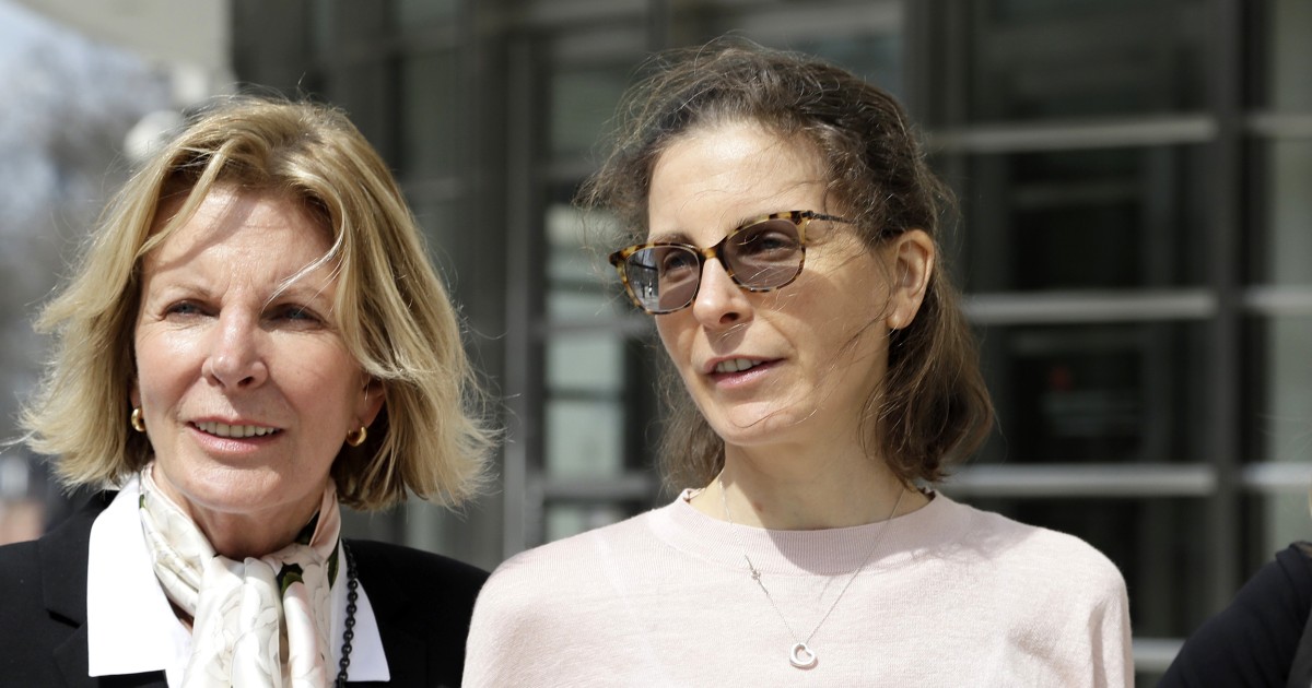 Seagrams Heiress Clare Bronfman Nxivm Bookkeeper Plead Guilty In Sex