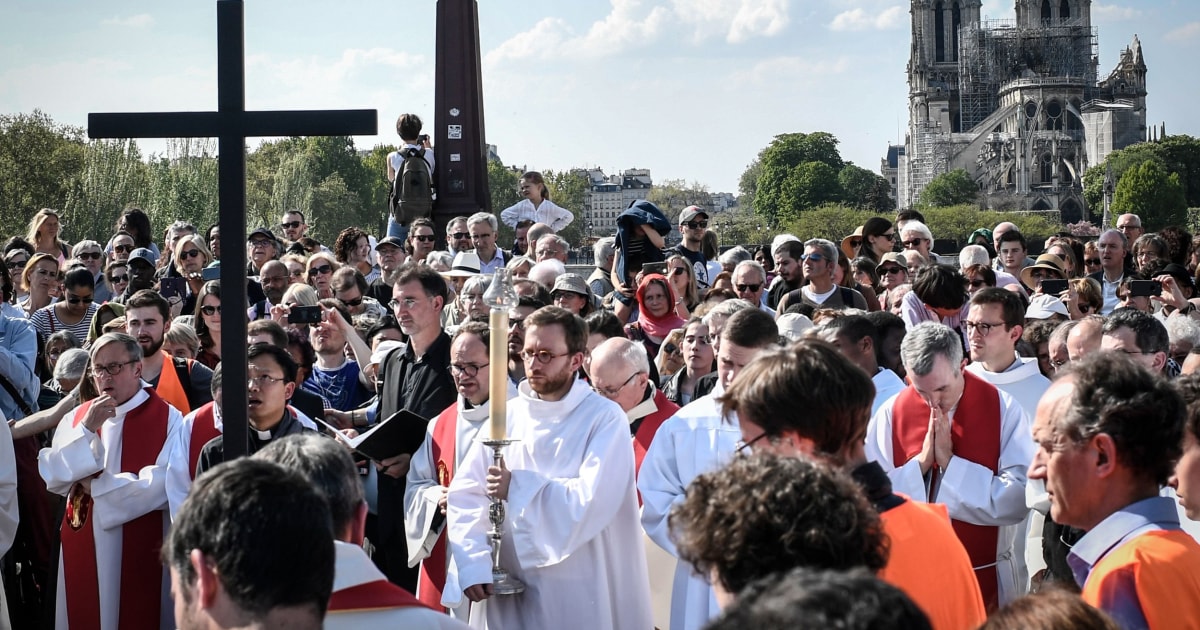 Hundreds gathered for Good Friday service near fire-ravaged Notre Dame