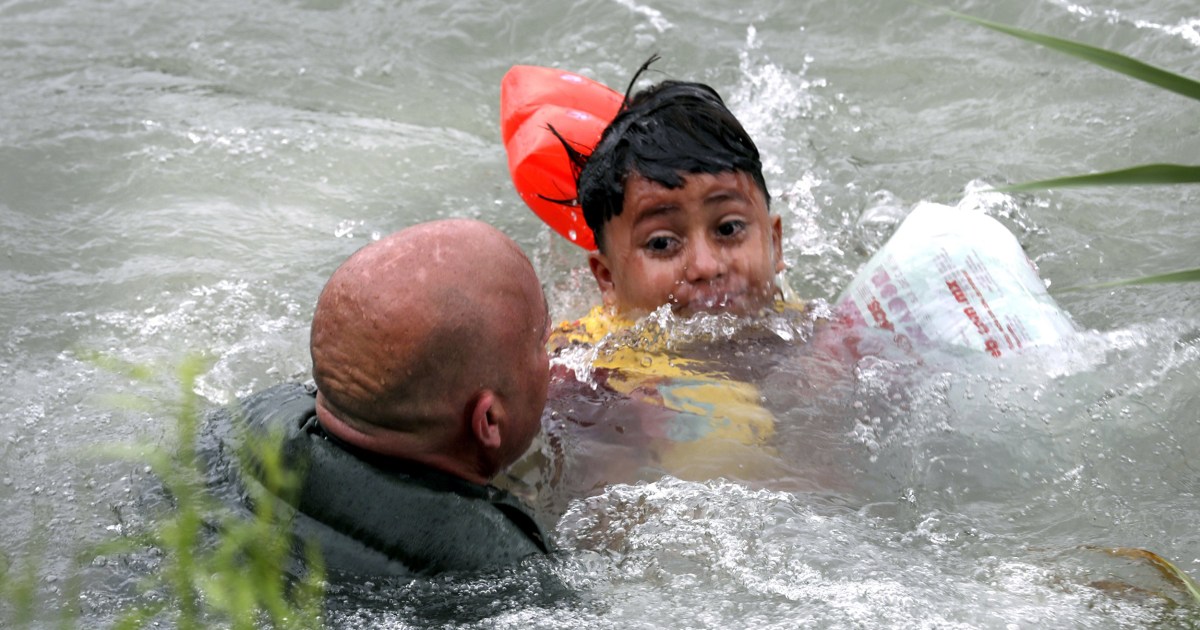 Photos show Border Patrol saving migrant boy from drowning