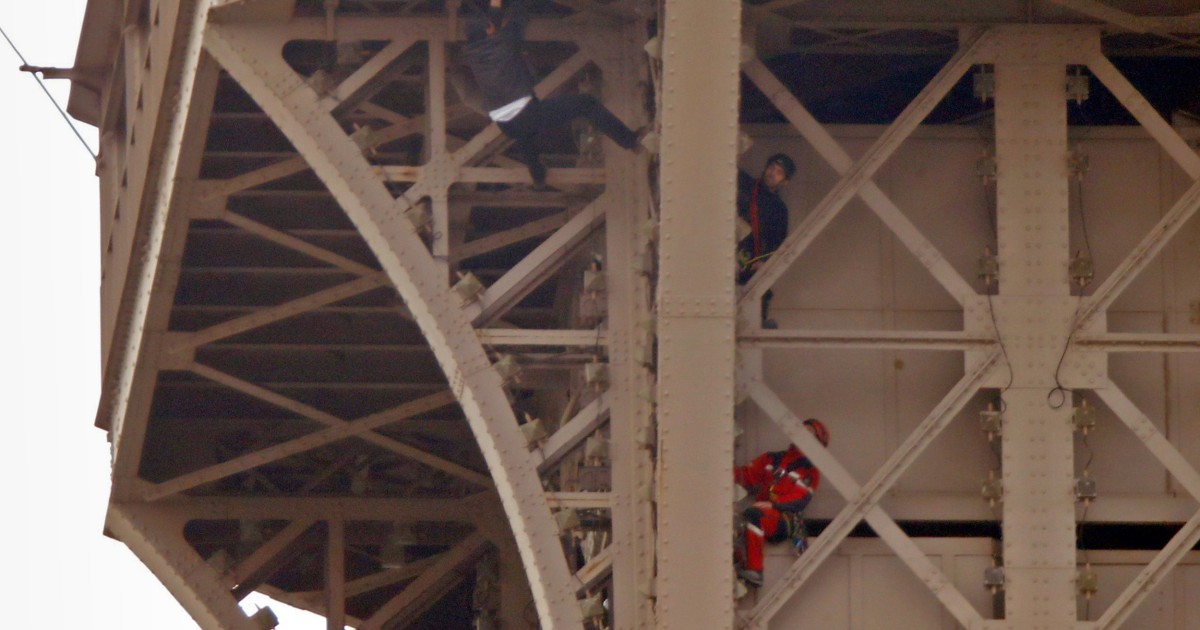 Man Climbs Eiffel Tower And Hangs On For More Than Seven Hours