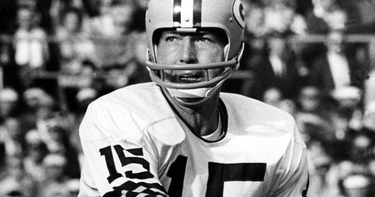 Bart Starr, legendary Green Bay Packers quarterback, dies at 85