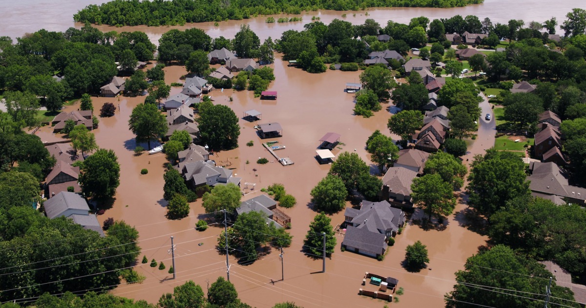 Levee breach in Arkansas prompts evacuation