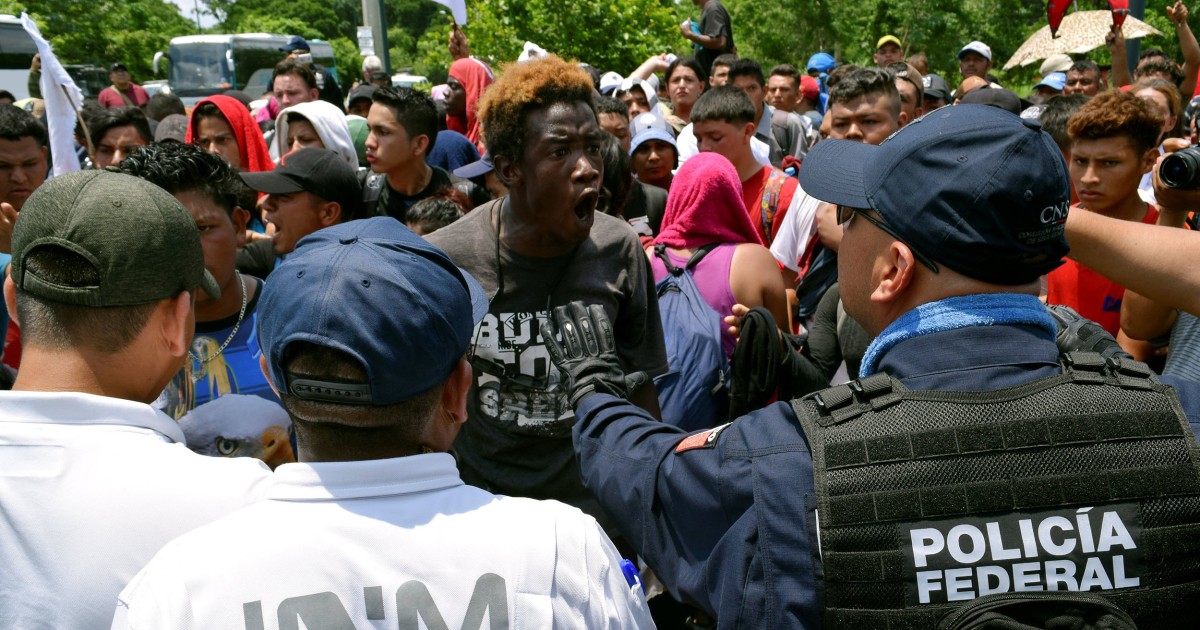 Mexican armed forces meets migrants at southern border