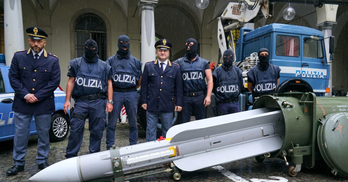 Italy detains 3 in seizure of weapons, missile, Nazi plaques