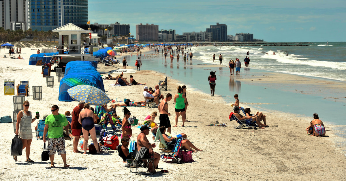 8 injured in lightning strike at Clearwater Beach in Florida