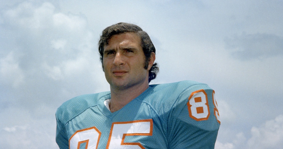 Hall of Fame linebacker Nick Buoniconti, part of Dolphins' unbeaten 1972  squad, dies