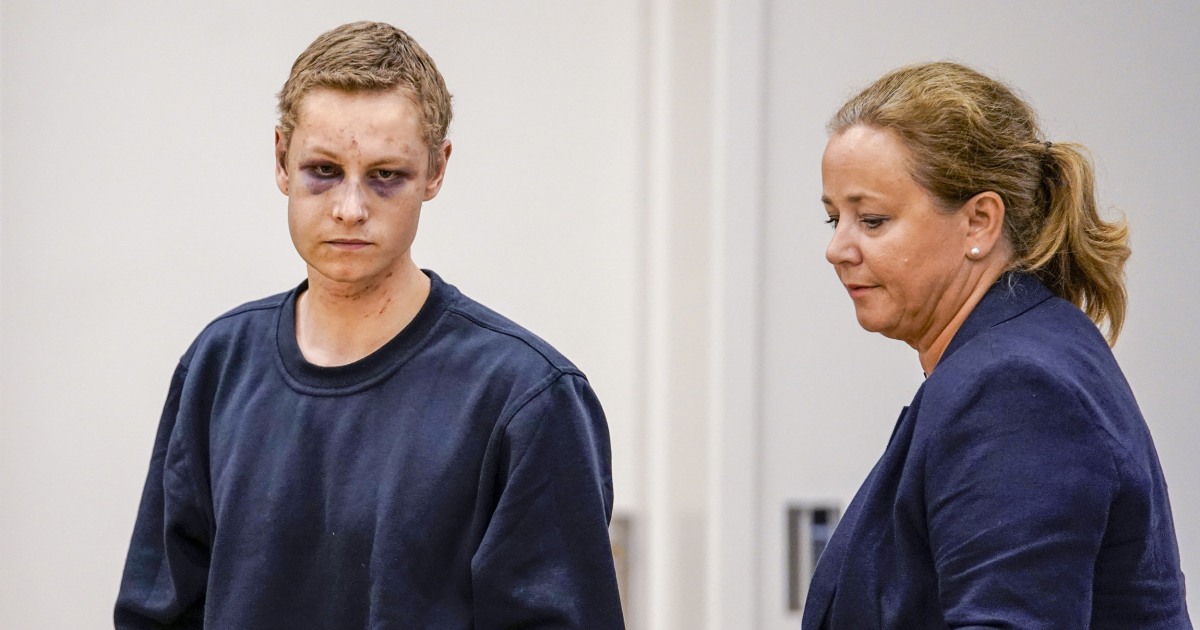 Suspect in Norway mosque attack smirks through bruised face in court