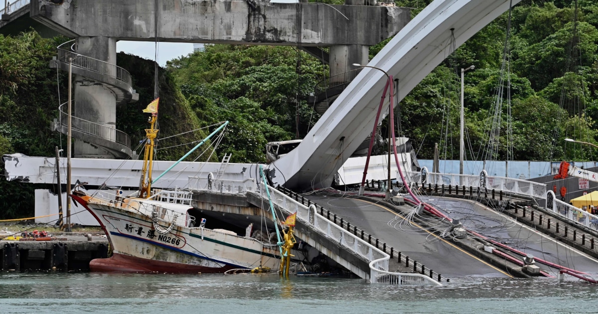 Taiwan Arch Bridge Falls In Taiwan Bay, Divers Search For Victims