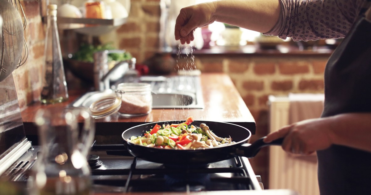 Baking Vs Cooking - What's The Difference? - Foods Guy